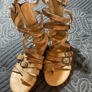 BRAND NEW NEVER WORN Bed Stu Seneca Distressed Tan Lux Leather Sandals